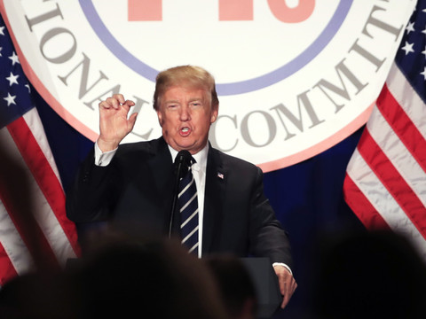 Trump accuse le FBI et la Justice d'avoir politisé l'enquête russe