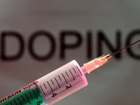 La Confédération se distancie du médecin bernois soupçonné