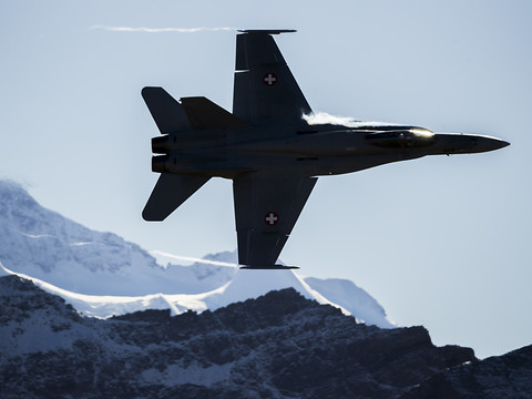 Au total, cinq F/A-18 sur 30 sont concernés par des fissures