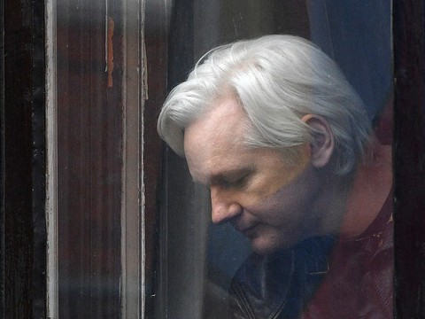 La justice britannique maintient le mandat d'arrêt contre Assange