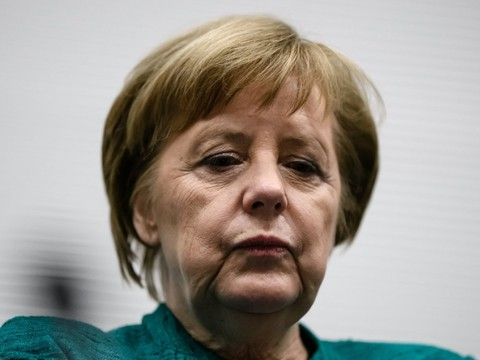 Allemagne: Angela Merkel critiquée dans son propre camp après l'accord de coalition
