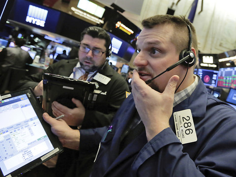 Nouvelle culbute pour le Dow Jones à Wall Street