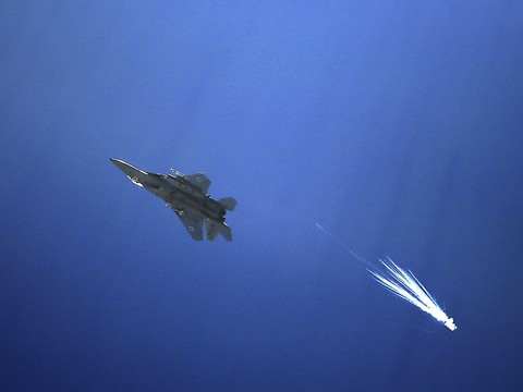 Un F16 israélien s'écrase après l'attaque de 