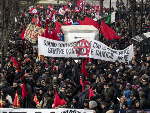 Italie: des milliers de manifestants antifascistes à Macerata