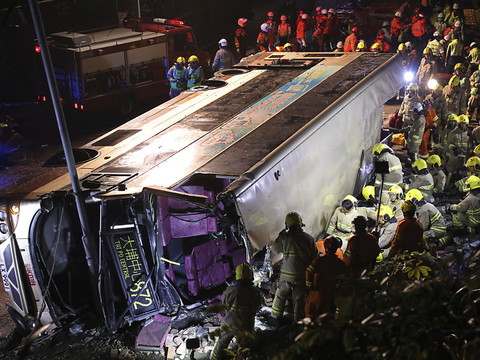 Dix-huit morts dans un accident de bus à Hong Kong