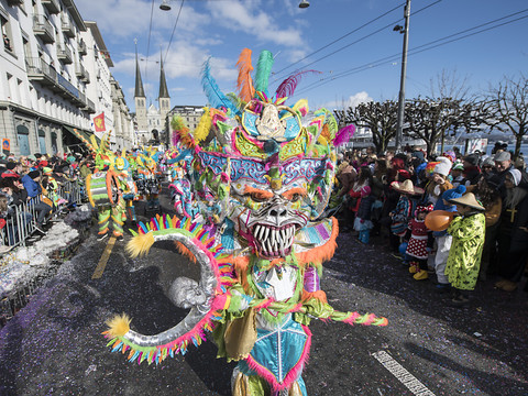 Soleil pour le cortège du carnaval de Lucerne