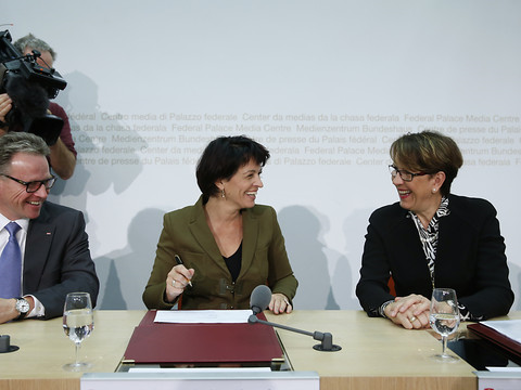 La cheffe de La Poste garde la confiance de Doris Leuthard