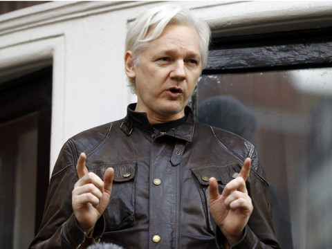 La justice britannique maintient le mandat d'arrêt d'Assange