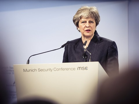 May plaide pour un accord 
