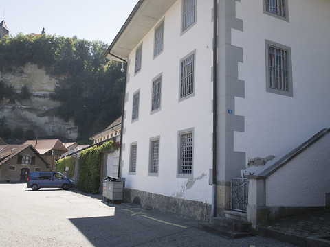 Des députés fribourgeois demandent de fermer la Prison centrale