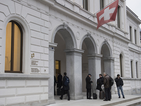 Actes terroristes au Sri Lanka et escroquerie par métier en Suisse