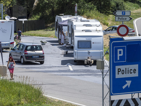 Neuchâtel adopte une loi sur les communautés nomades