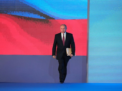 Poutine promet d'améliorer le niveau de vie des Russes