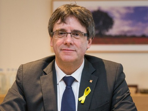 Puigdemont renonce 