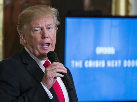 Trump veut des poursuites contre les fabricants d'opioïdes