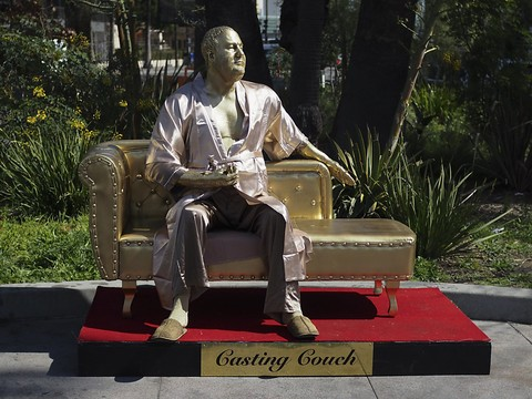 Une statue dénonçant Harvey Weinstein dévoilée à Hollywood