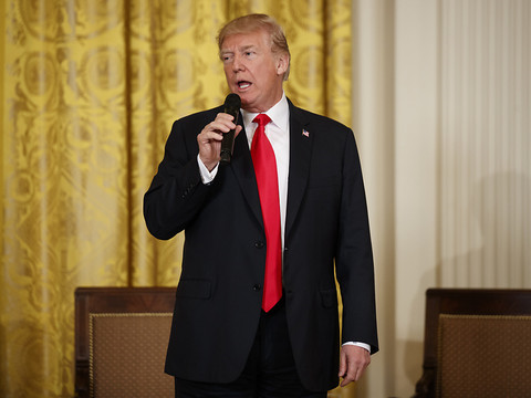 Trump vante la guerre commerciale, alliés des Etats-Unis indignés