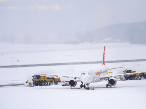 De nombreux vols annulés à Genève Aéroport à cause de la neige