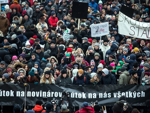 Manifestation à Bratislava en hommage au journaliste assassiné