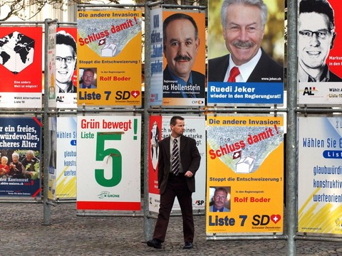 Schwyz introduit la transparence du financement des partis