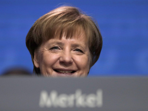 Allemagne: la base du SPD valide l'accord de coalition d'Angela Merkel à une large majorité