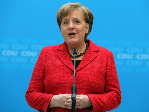 Merkel promet de se mettre vite au travail au nom de l'Europe