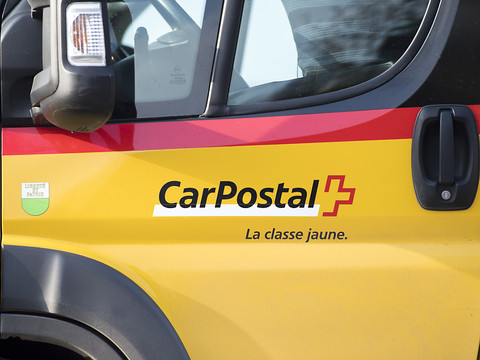 La situation de CarPostal inquiète le Conseil national