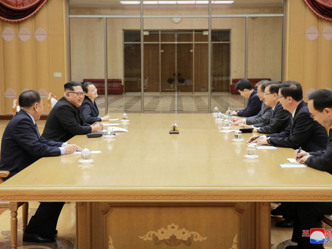Kim Jong Un et les émissaires du Sud discutent d'un possible sommet