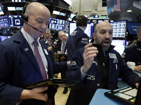 Wall Street finit en hausse malgré une valse-hésitation