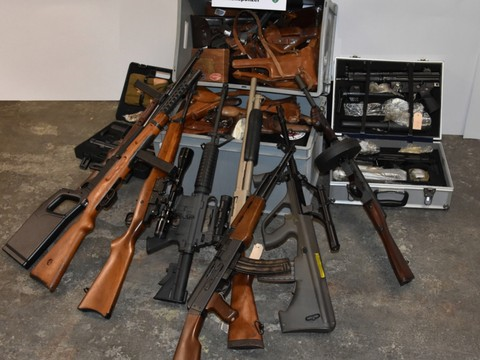 Réseau de trafic d'armes passant par la Suisse démantelé