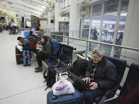 Des centaines de vols annulés à New York avant la neige