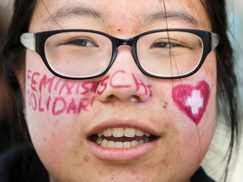 Les femmes manifestent pour obtenir enfin l'égalité salariale