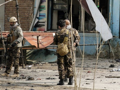 Un kamikaze se fait exploser à Kaboul, au moins neuf morts