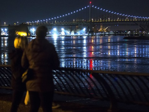 Crash d'un hélicoptère à New York: les cinq passagers tués