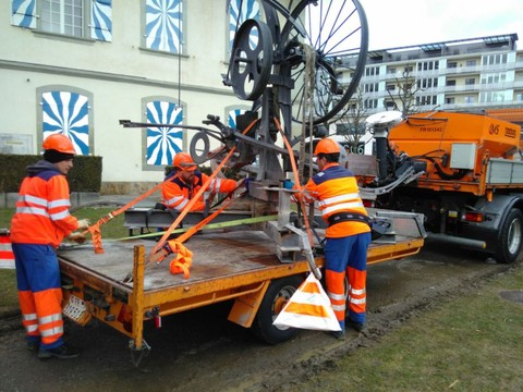 La fontaine Tinguely à Fribourg a été déplacée pour être réparée