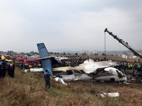 Crash d'un avion bangladais au Népal: au moins 40 morts