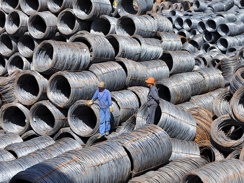 Taxes sur l'acier: l'UE promet de se défendre, l'OMC met en garde