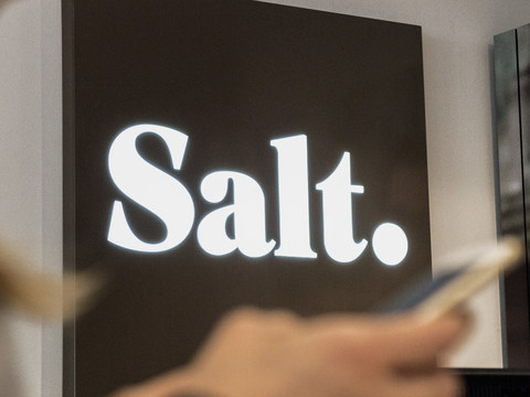Plus de clients mais moins de revenus pour Salt en 2017