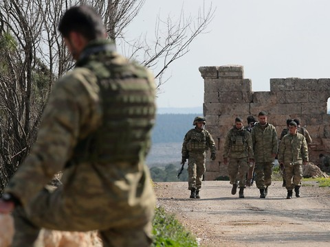 L'armée turque encercle la ville syrienne d'Afrine