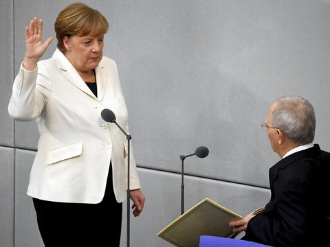 Angela Merkel a prêté serment pour son 4e mandat de chancelière