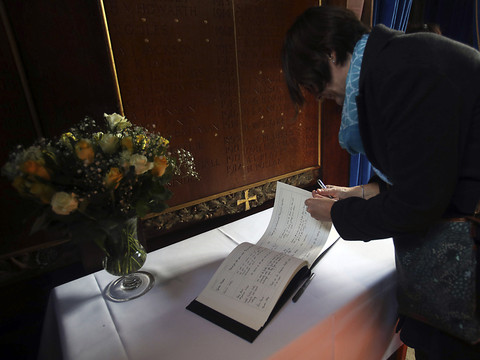 Nombreux hommages après le décès de Stephen Hawking à Cambridge
