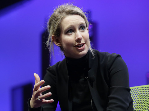 Une ex-étoile montante de la Silicon Valley accusée d'escroquerie