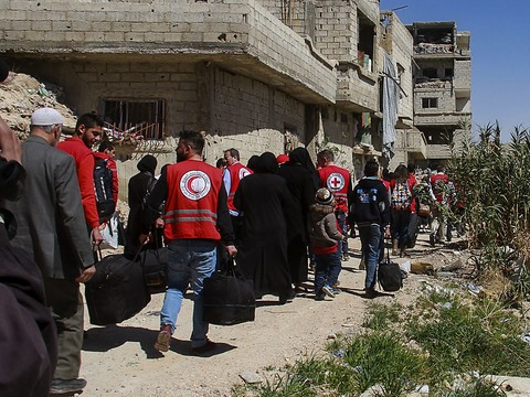 Des milliers de civils fuient l'enclave rebelle dans la Ghouta