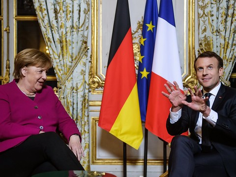 Enfin stabilisée au pouvoir, Merkel vient à Paris parler d'Europe