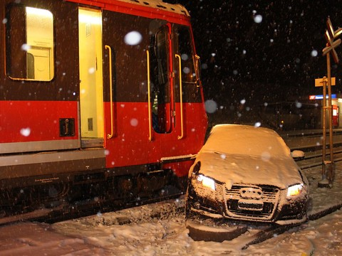 Quatre blessés dans une collision entre une voiture et un train
