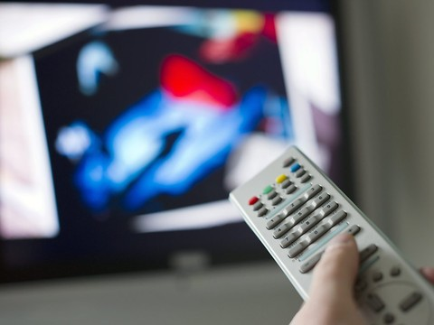 Interdire la pub le soir à la SSR ne profite pas au marché suisse