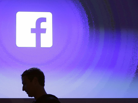 Facebook et Cambridge Analytica devront répondre d'une plainte