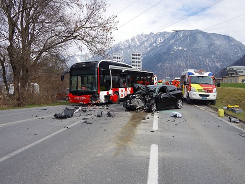 Un mort dans une collision entre un bus et une voiture à Coire
