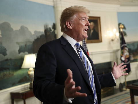 Trump signe finalement la loi budgétaire, 