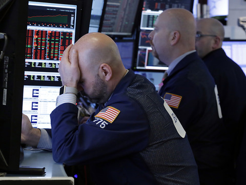 Wall Street termine une semaine éprouvante en forte baisse